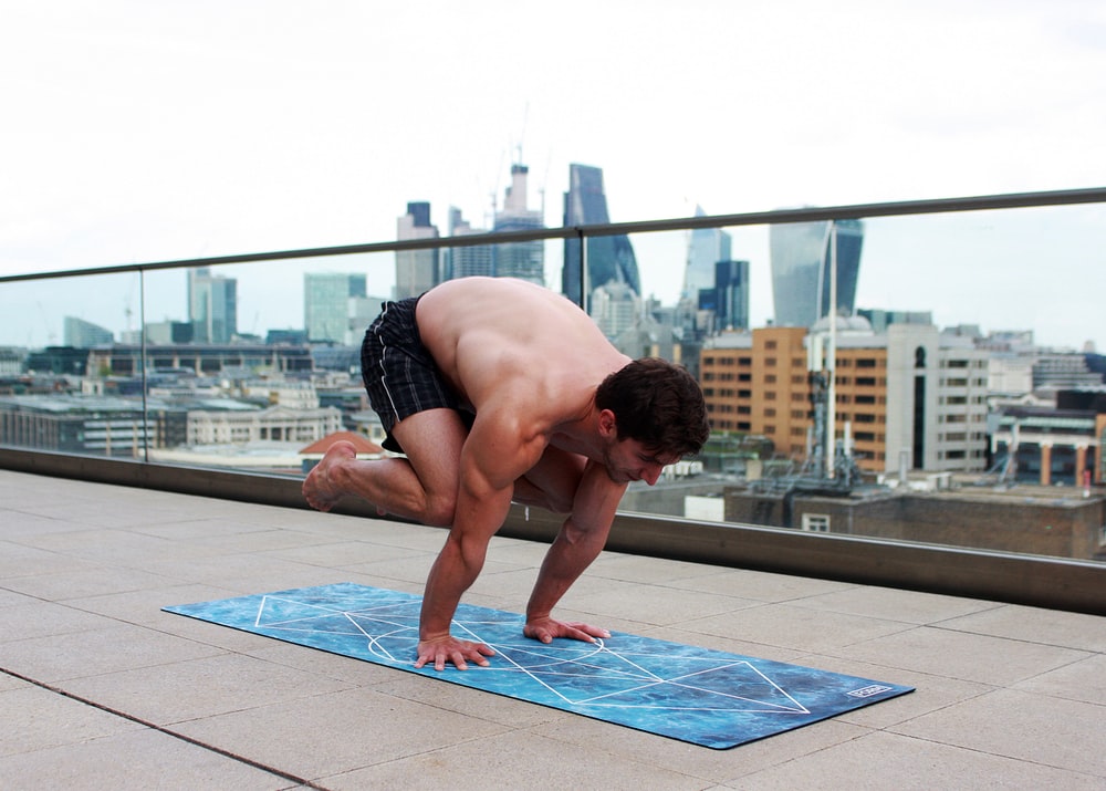 Yoga Krähe für starke Arme